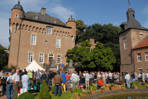 Foto Fahrerbesprechung der Graf Berghe von Trips Rallye Nr.21  2008